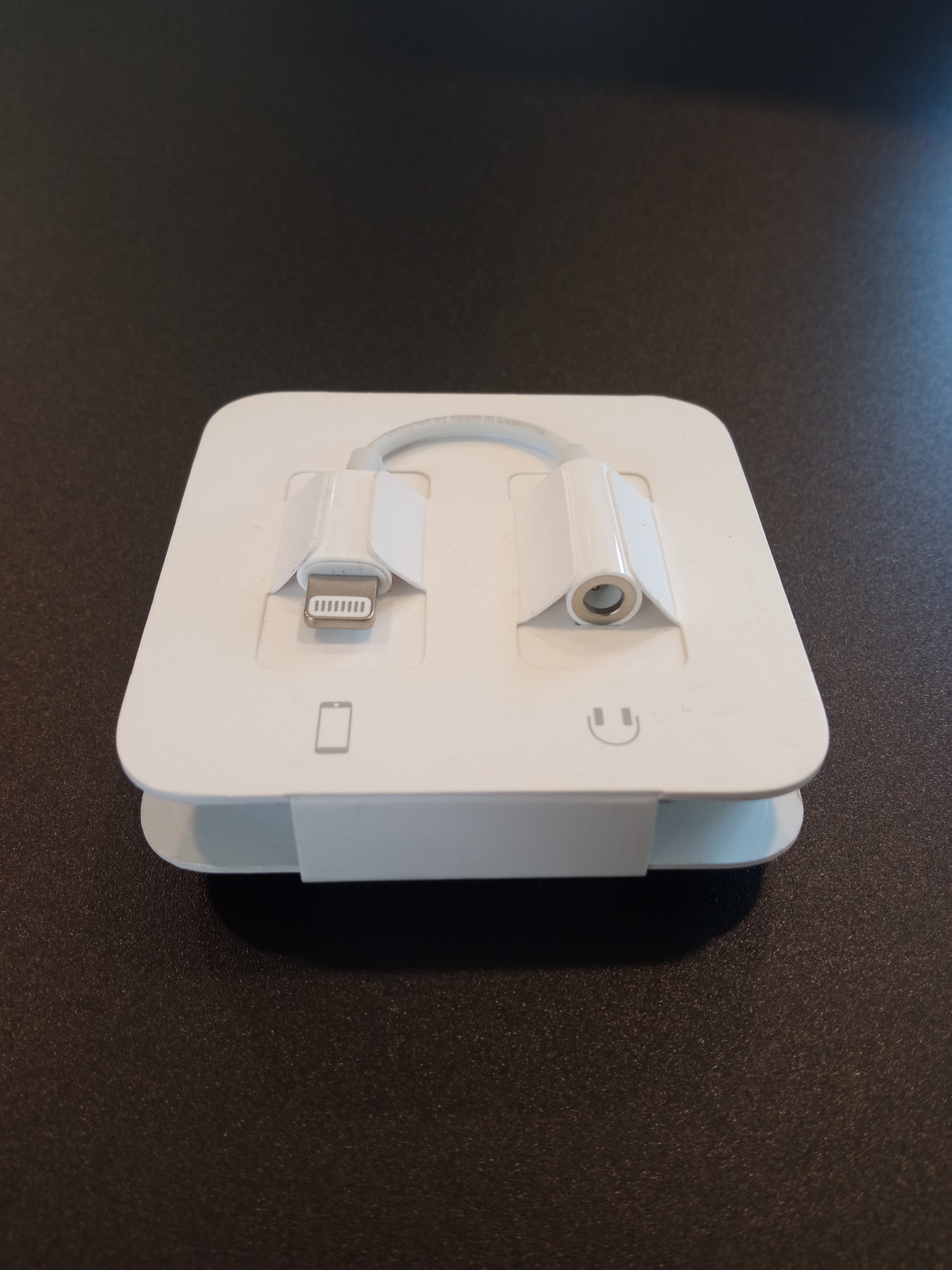 Apple Lightning to 3.5mm Headphone Jack Adapter A1749 Genuine - One Year Warranty