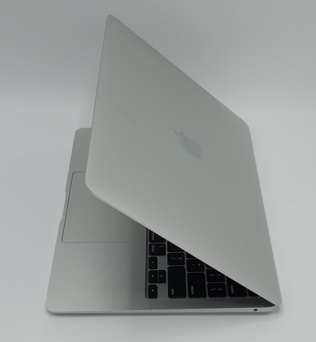 Macbook Air 2020 | 13 Inches | Apple M1 Chip | 8 GB Ram | 256 GB