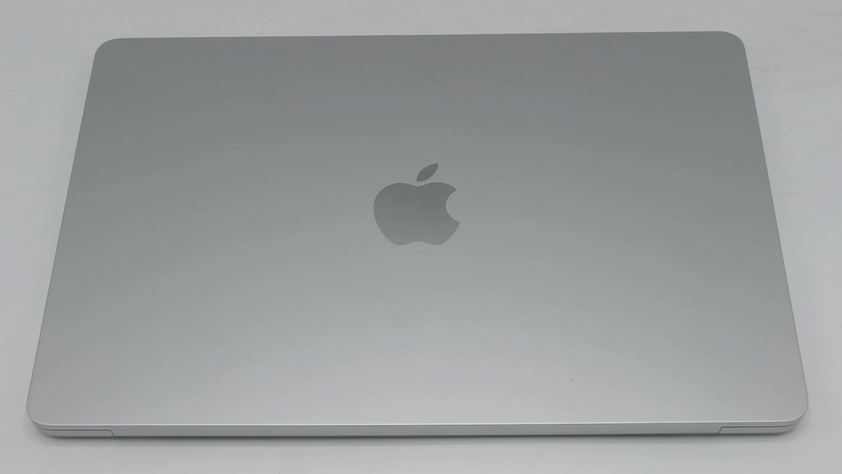 Macbook Air 2022 | 13 Inches | Apple M2 Chip | 8 GB Ram | 256 GB