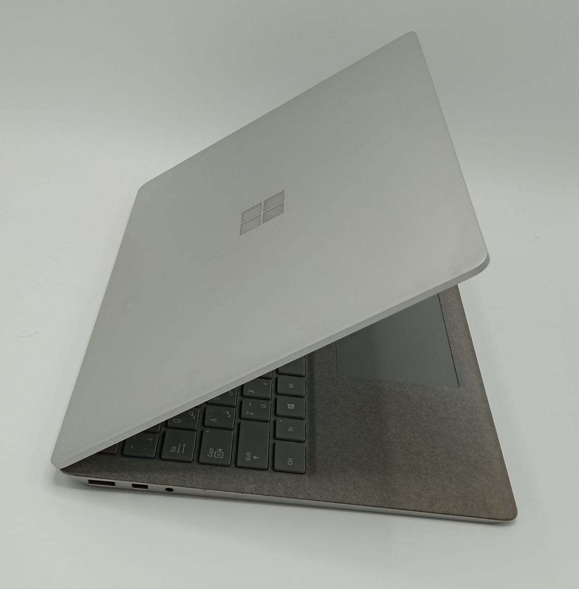 Microsoft Surface Laptop 2, Intel Core i5 8th Gen 1.6 GHz