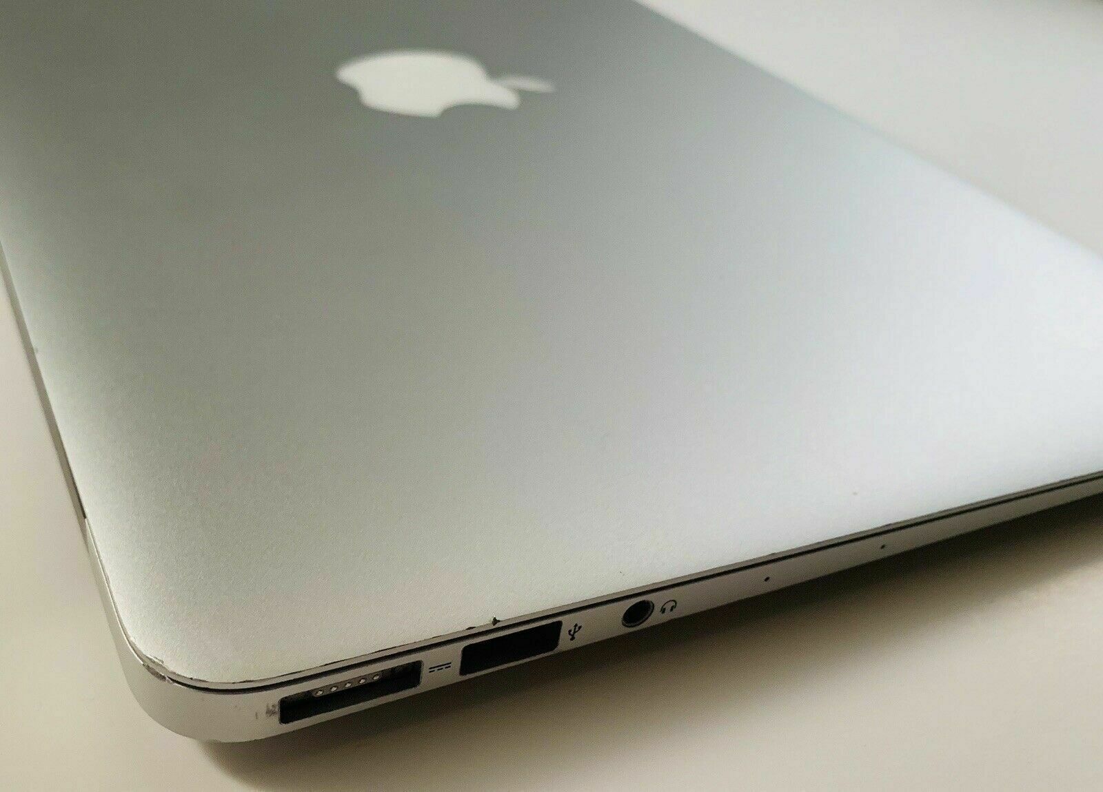 MacBook Air 11" (2014) 1.4 GHz i5 OS X Yosemite