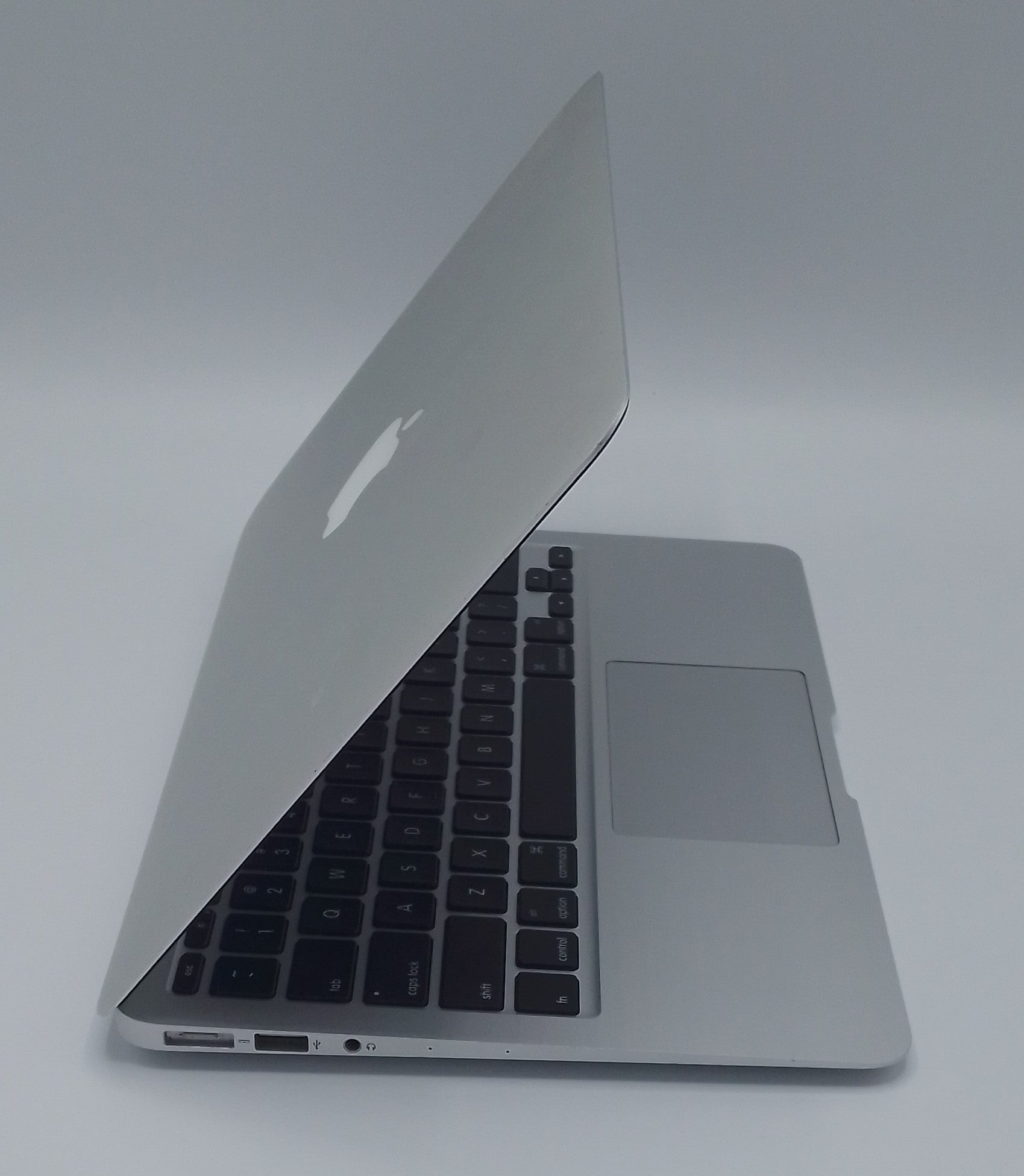 MacBook Air 2014 | 11 inches | Intel Core i5 1.4GHz Processor